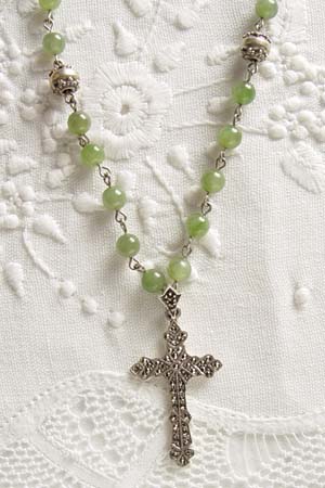 Jade w 1-3/4 in marcasite cross